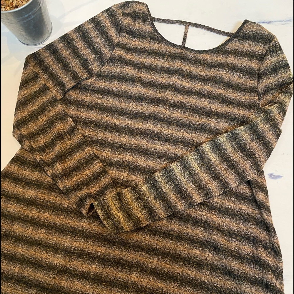 Cute tunic with T back